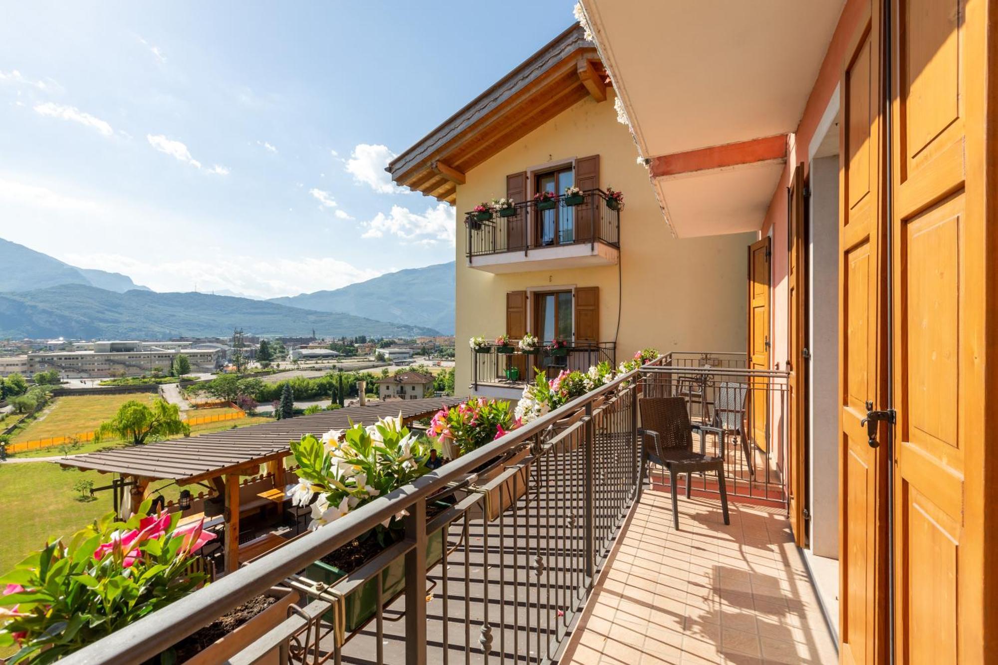 加尔达湖滨Agritur Eden Marone别墅 外观 照片